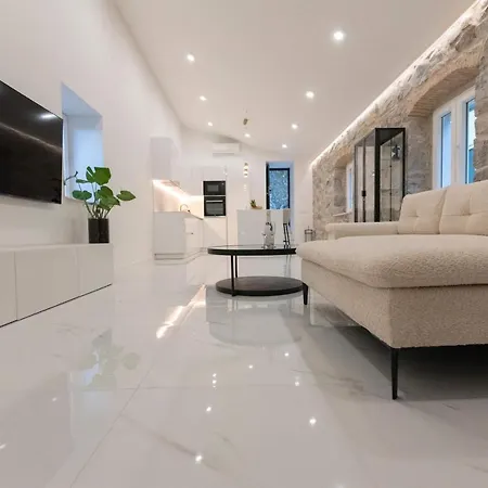Lapidea Luxury شقة *